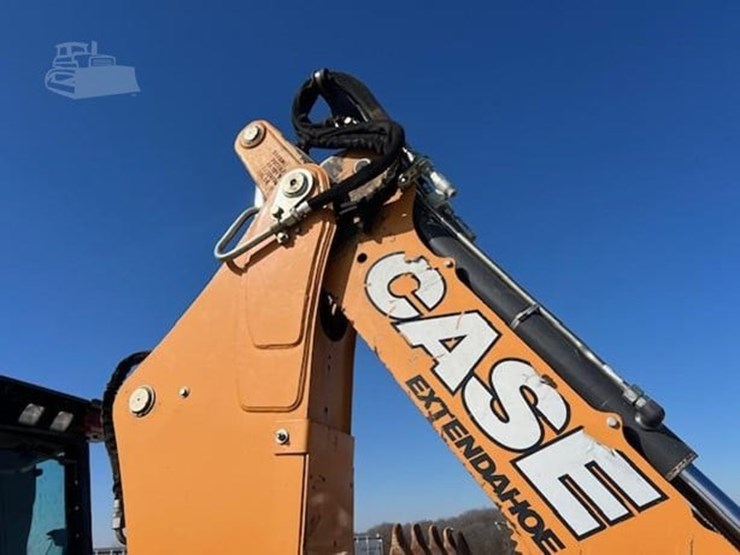 2017-case-580sn-image-43