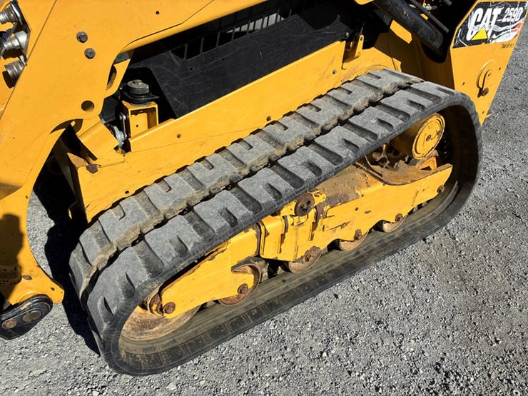 2018-caterpillar-259d-image-19