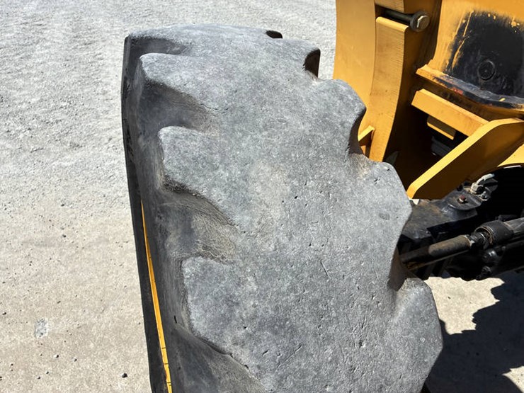 2015-caterpillar-tl943c-image-42