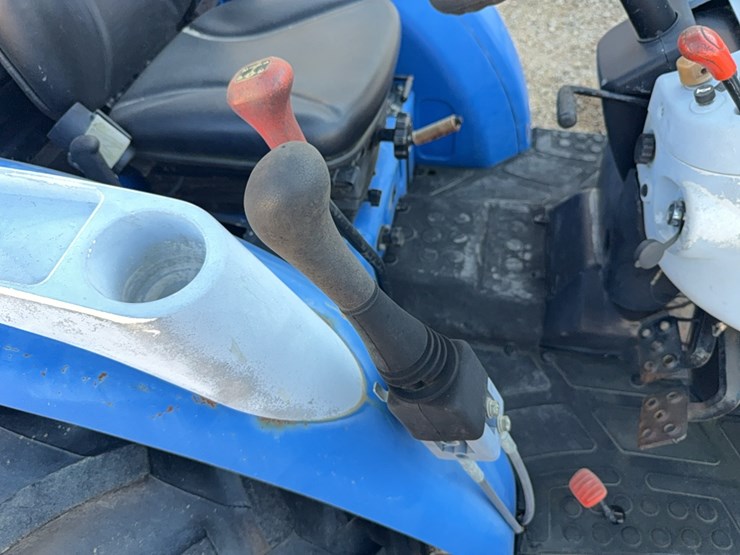 new-holland-boomer-30-image-52