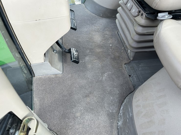 2014-john-deere-8270r-image-27