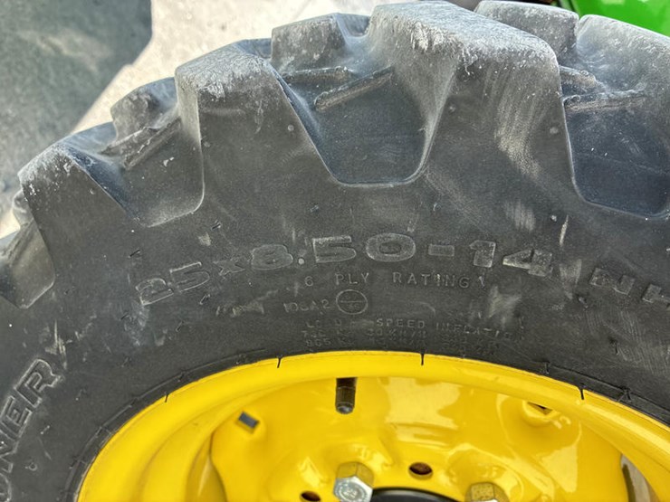 2018-john-deere-3038e-image-28