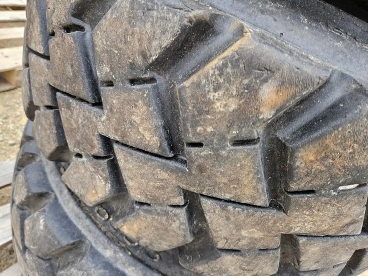 #3082-•-(3)-12-16.5-tires-&-rims-image-8