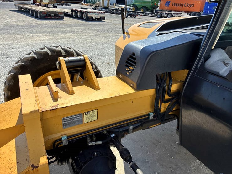 2015-caterpillar-tl943c-image-21