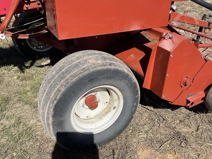 2001-hesston-4590-image-8