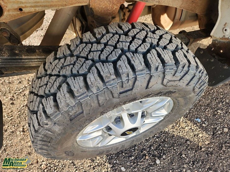 2021-chevrolet-silverado-2500hd-image-31