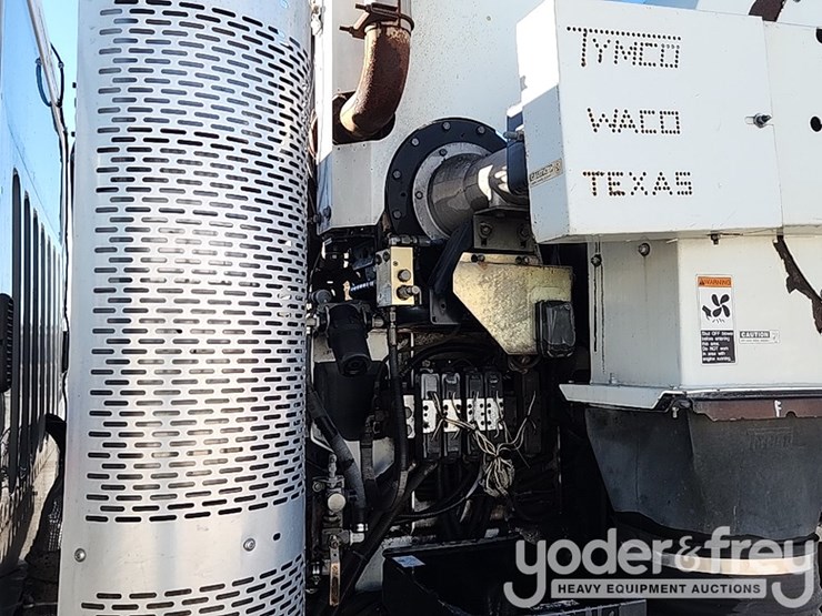 2016-freightliner-m2-106-image-24