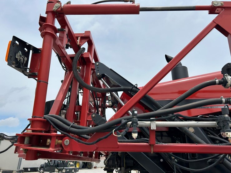 2014-case-ih-3200b-image-18