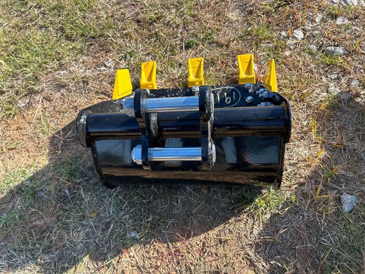 2025-iranch-16in-excavator-bucket-image-2