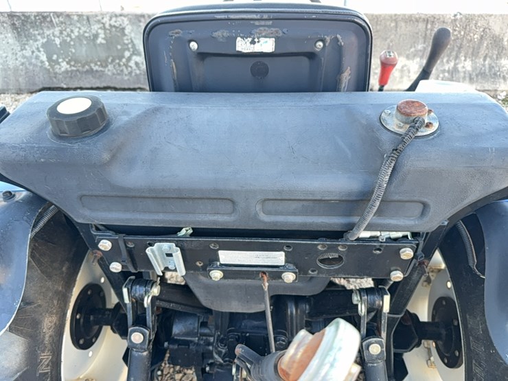 new-holland-boomer-30-image-30