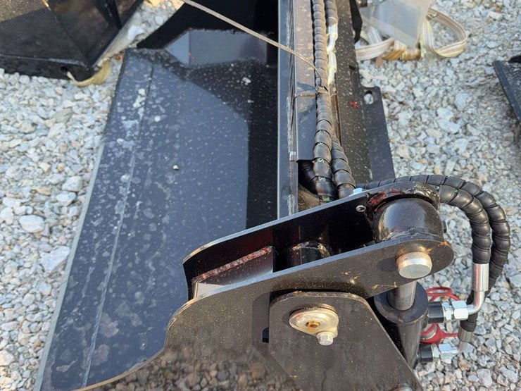 mini-skid-steer-4-in-1-bucket-image-1