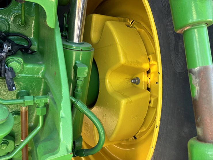 2015-john-deere-8295r-image-40