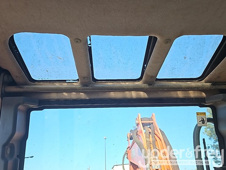 2016-kubota-kx057-4-image-50