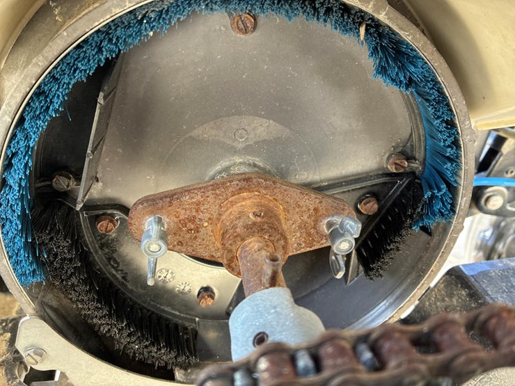 2014-kinze-3000-image-59