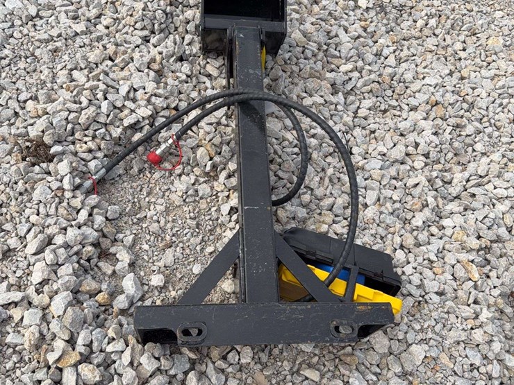 mini-skid-steer-straight-digging-arm-image-2