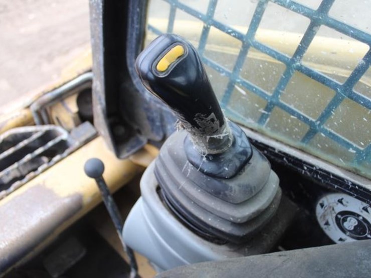 2001-caterpillar-216-image-11