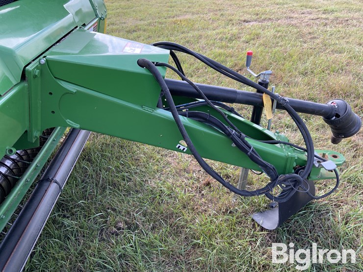 2021-john-deere-560m-image-14