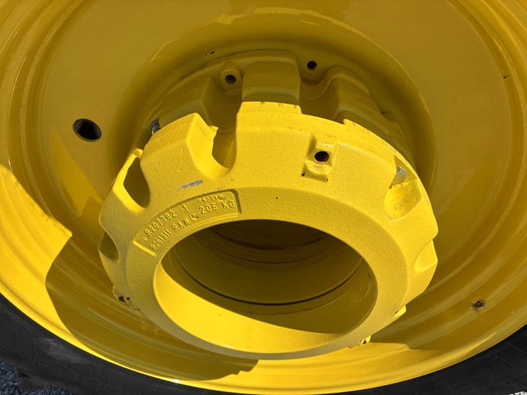 2023-john-deere-8r-370-image-60