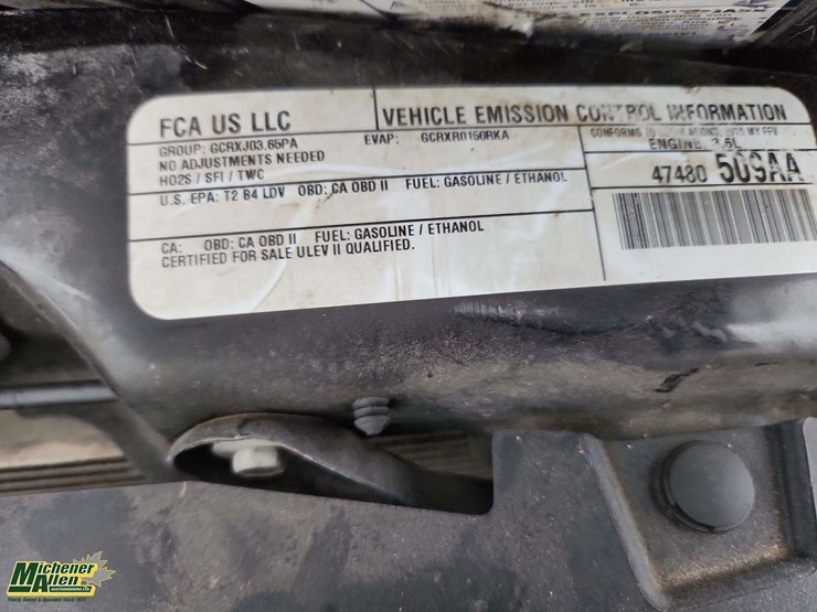 2016-dodge-grand-caravan-crew-image-26