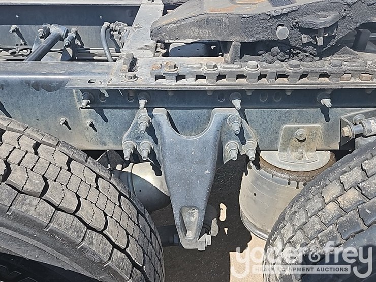 2017-international-8600-image-24