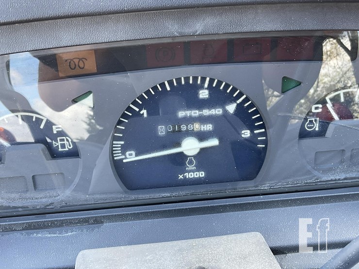 1995-kubota-l2900-image-14