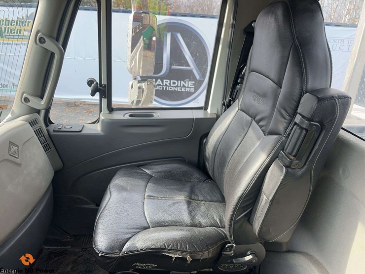 2017-international-durastar-4300-image-22