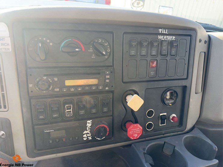 2012-international-7400-image-27