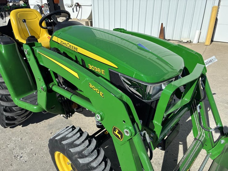 2018-john-deere-3038e-image-18
