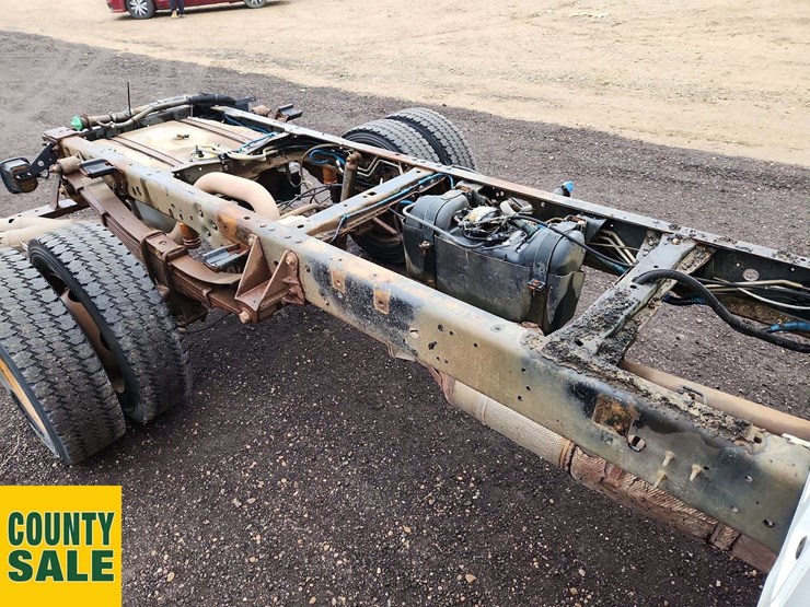 2013-ford-f550-image-21