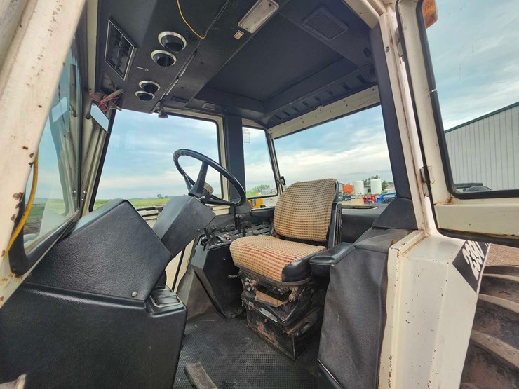 1979-case-2390-tractor-image-9