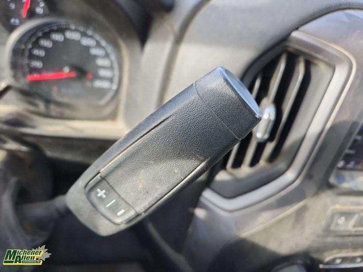 2020-chevrolet-silverado-2500hd-image-10