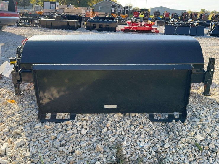 giyi-hydraulic-skid-steer-sweeper-image-5