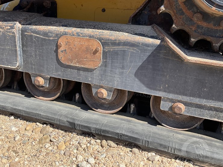 2015-deere-323e-image-21