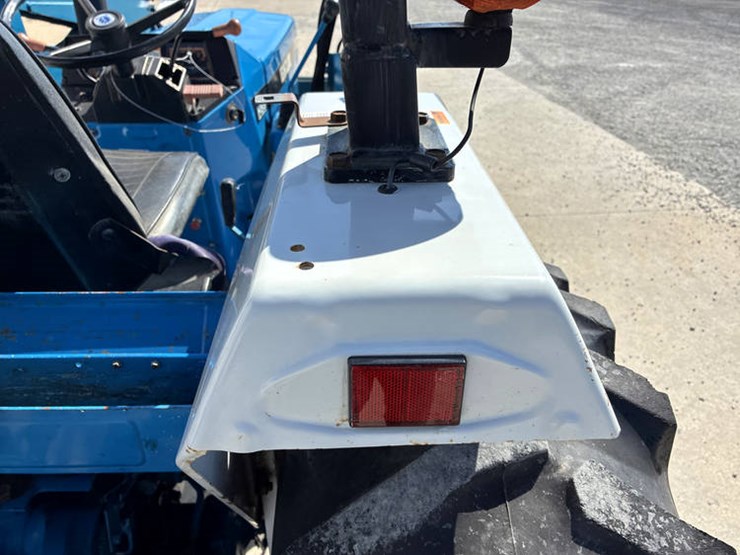 new-holland-2120-image-36