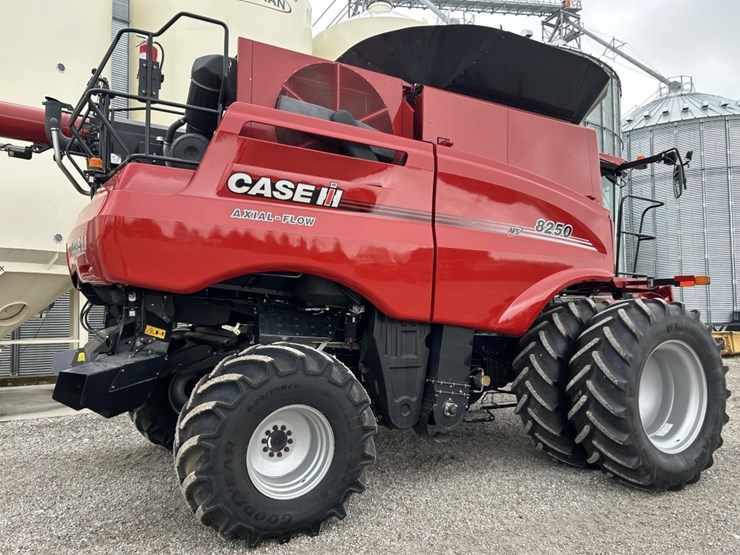 2019-case-ih-8250-image-3