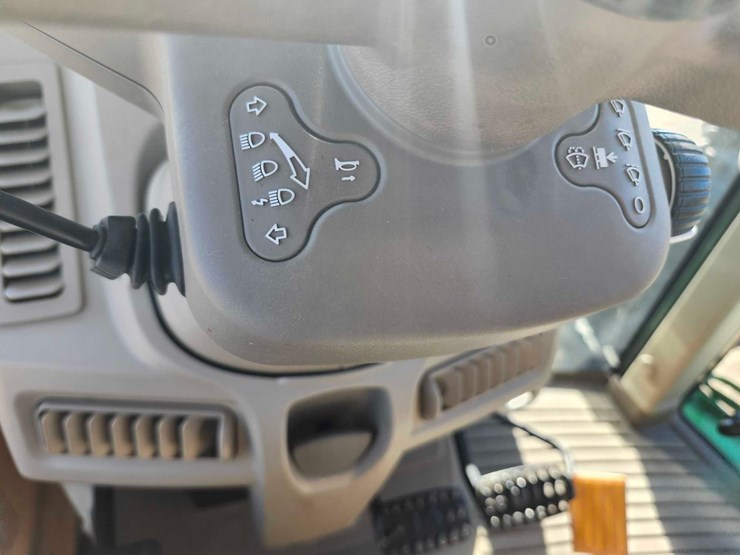 2023-john-deere-6145m-image-58