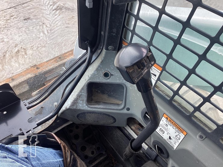 2015-bobcat-s650-image-15