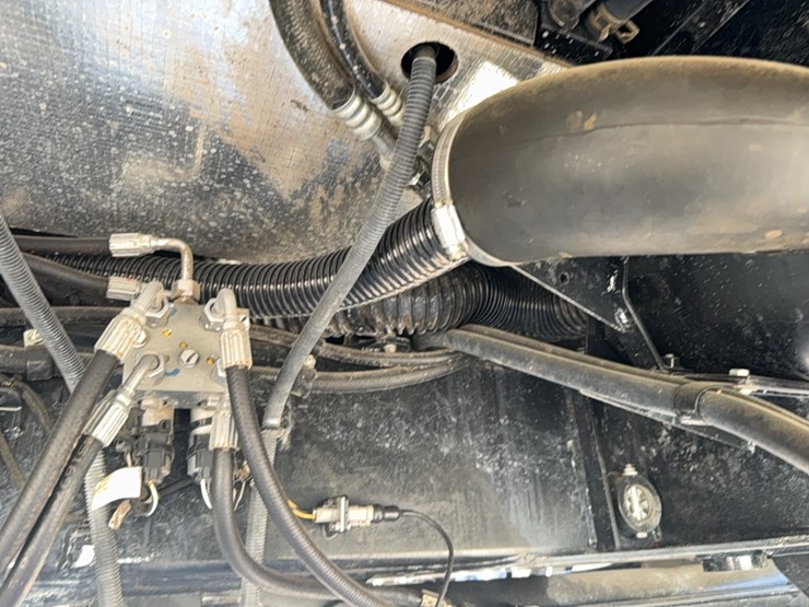 2023-case-ih-4350-patriot--sprayer-image-39