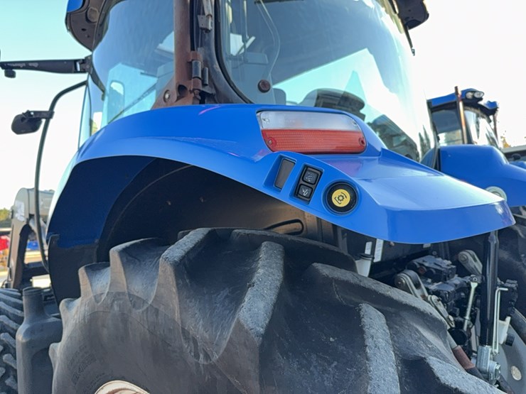 new-holland-t6070-image-36