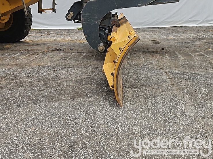 2019-deere-670g-image-16