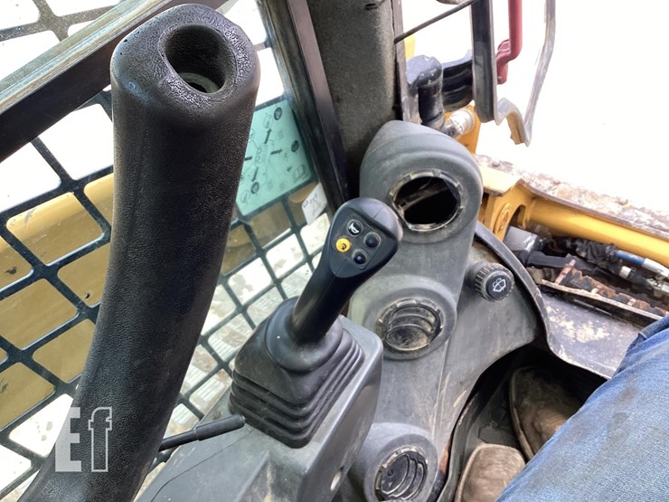 2020-caterpillar-259d3-image-16