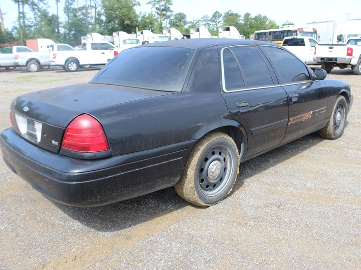 #21598-•-2009-ford-crown-victoria-sedan-image-3