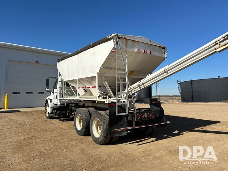 2005-ihc-4400-dry-tender-truck-(cp1274,-unit-ag706)-image-6
