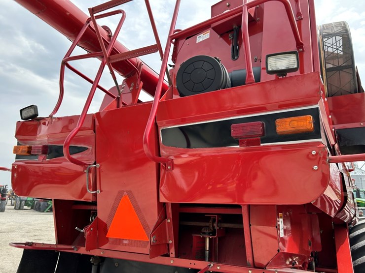 2006-case-ih-2388-image-31