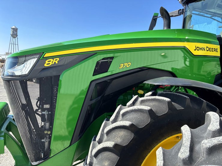 2023-john-deere-8r-370-image-37