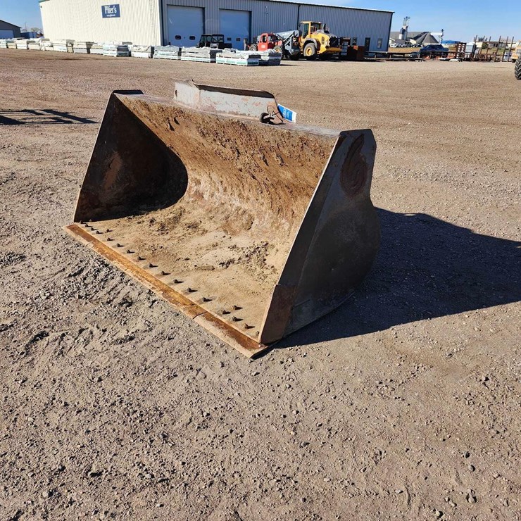 2019 Volvo 3 Yard Bucket Reversable Blade