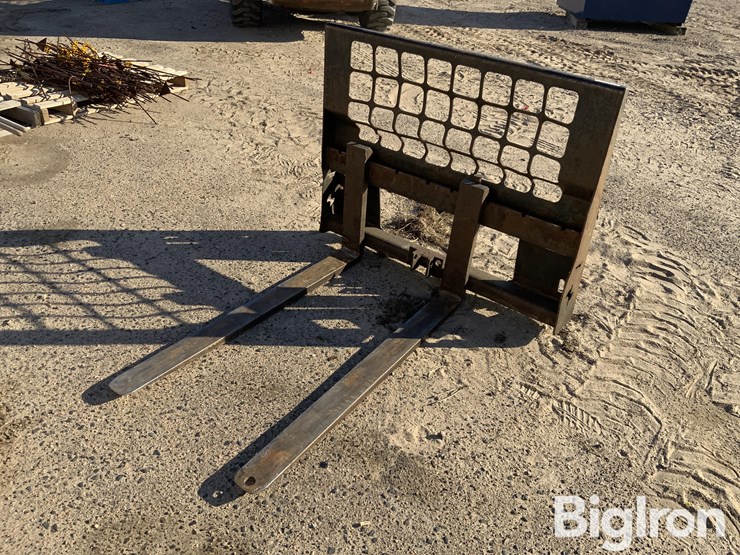 48”-rail-pallet-forks-image-1