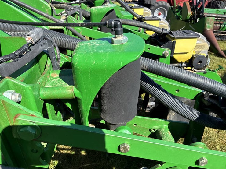 2011-john-deere-1790-image-40