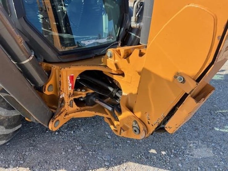 2017-case-580sn-image-41