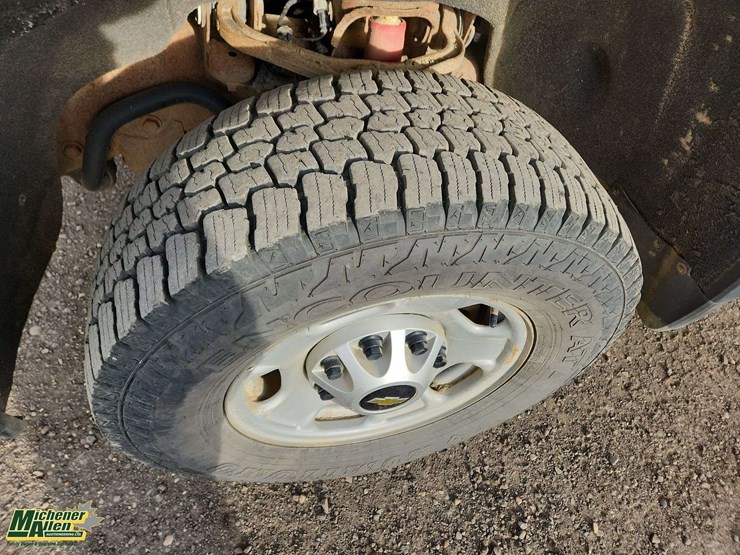 2020-chevrolet-silverado-2500hd-image-29